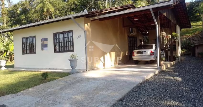 Casa no Bairro Vila Nova com 03 Quartos