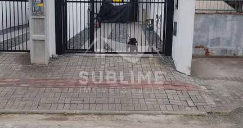 Sobrado Geminado no Bairro João Costa com 02 Quartos