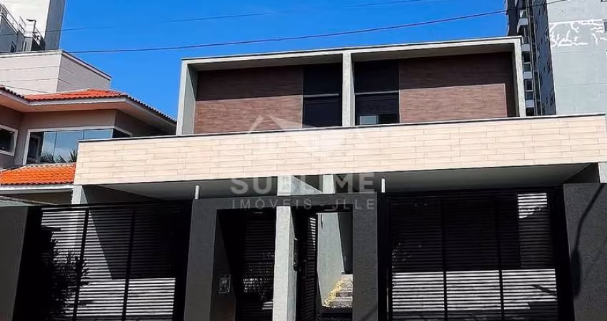 Sobrado Geminado no Bairro Santo Antônio com Suíte