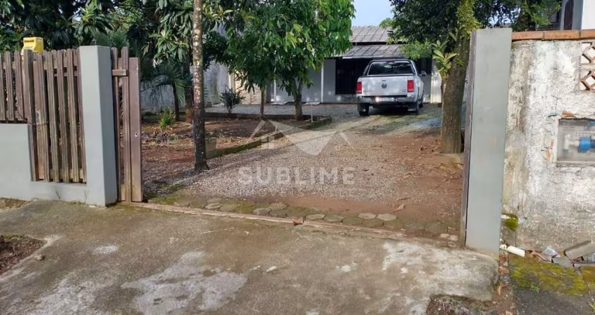 Casa no Bairro Paranaguamirim com 03 Quartos