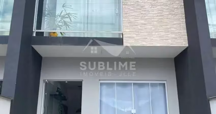 Sobrado geminado no bairro ulisses guimarães com 02 quartos