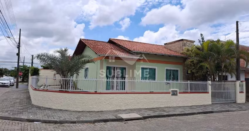 Casa com 3 quartos à venda no Jardim Iririú, Joinville 
