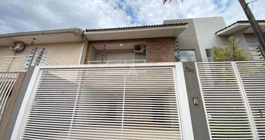 Sobrado com 1 suíte e 2 quartos localizado no Bairro Neva, em Cascavel - Pr., por R$ 850.000,00
