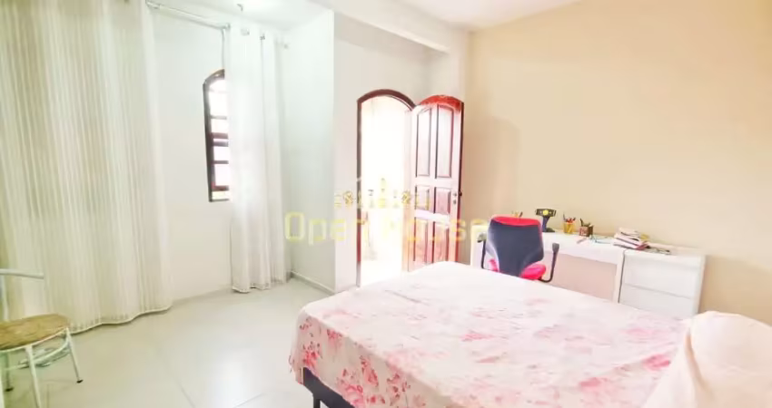 Seu Novo Lar dos Sonhos na Encantadora Vila Santa Cecília: Casa de 3 Andares com Terraço Espetacula