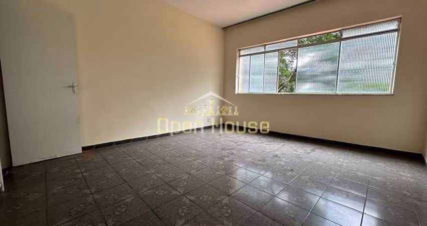 Oportunidade Imperdível no Jardim Amália I : Apartamento de 2 Quartos, Sem Condomínio, no Coração d