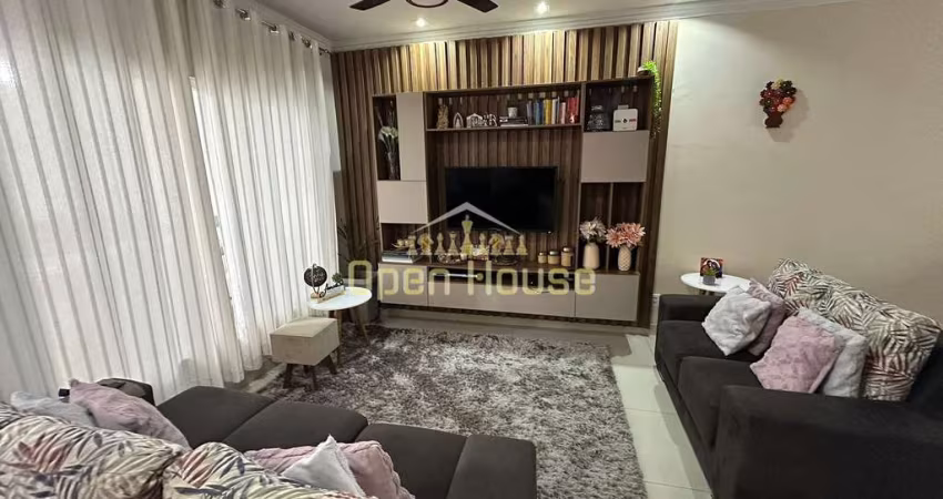 Casa Duplex à Venda no Retiro, Volta Redonda – 3 Quartos, Suíte com Closet, Áreas Gourmet e Excelen