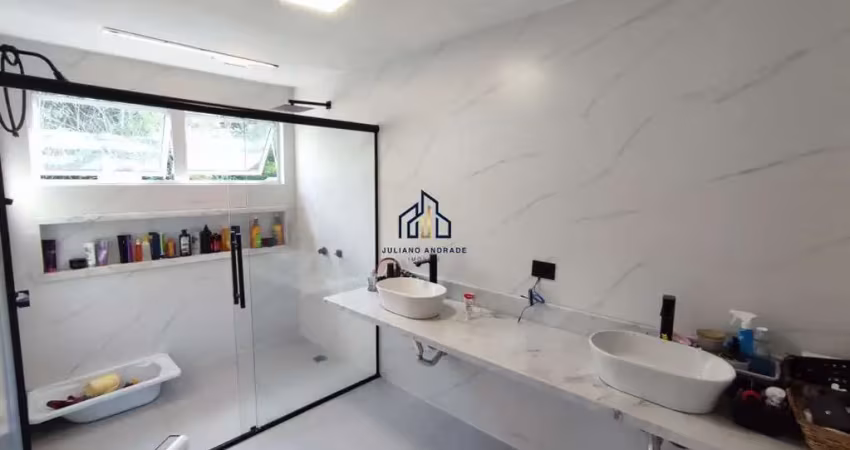 CASA COM TERRENO AMPLO
