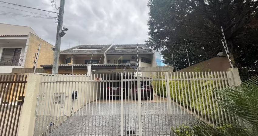 Sobrado Triplex à venda no bairro Uberaba em Curitiba/PR