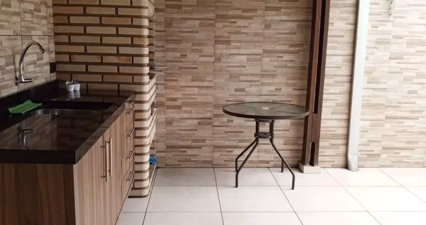 Casa térrea à venda em condomínio, lugar tranquilo, muita natureza e  um dos mais desejados de itapevi.