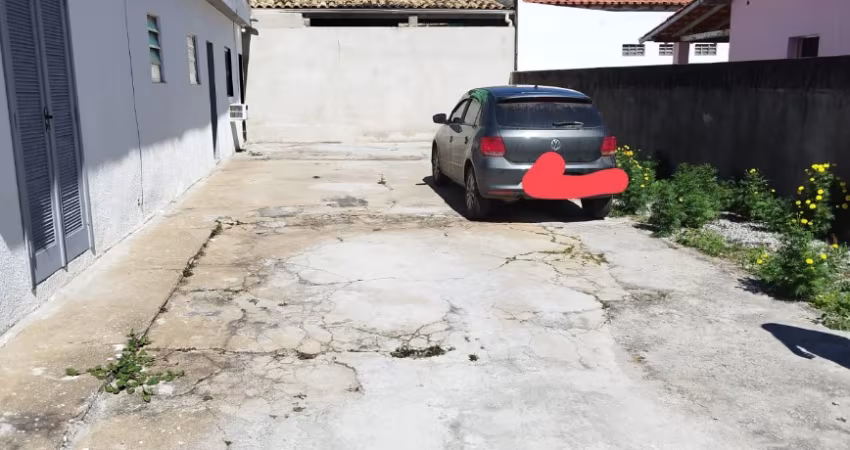 Casa totalmente independente c/3 quartos - São Cristóvão