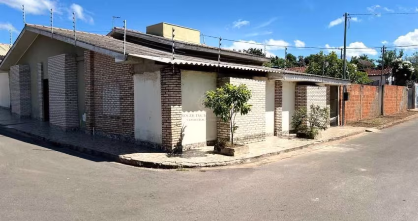 Casa para Venda em Várzea Grande, Jardim dos Estados, 5 dormitórios, 2 suítes, 4 banheiros, 2 vagas