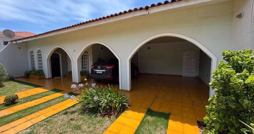 Casa para Venda em Cascavel, JARDIM MARIA LUIZA, 4 dormitórios, 1 suíte, 4 banheiros, 4 vagas