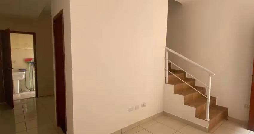 Sobrado em condomínio 2 dormitórios no bairro tude bastos- praia grande-sp
