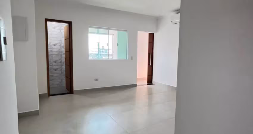 Casa 02 dormitórios com fino acabamento e ar condicionado bairro jardim glória