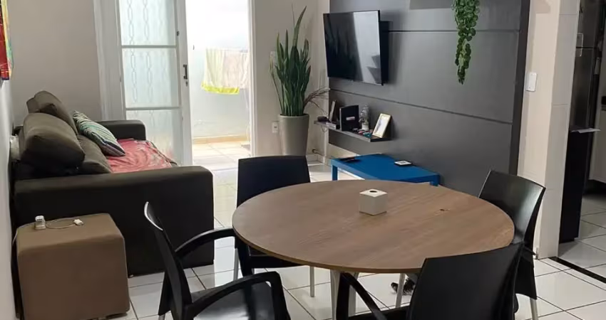 EXCELENTE APARTAMENTO DUPLEX, COM QUINTAL EM PRÉDIO BAIXO.