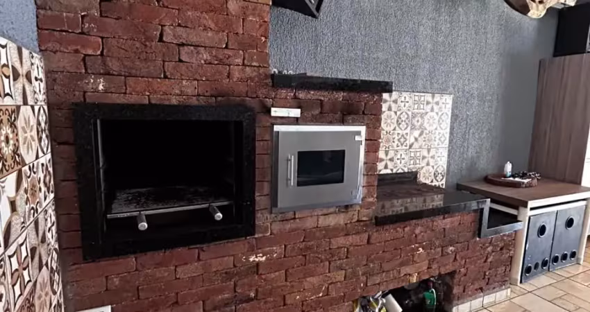 Excelente casa térrea em localização estratégica, próxima de  escolas, mercados, comércios e avenidas !