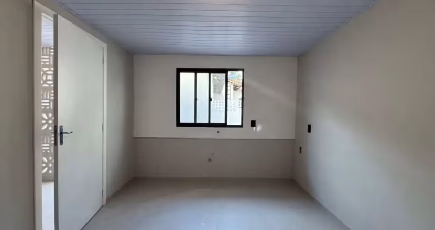 Casa com 2 quartos para alugar na Rua Léo Augusto da Silva, Serraria, São José