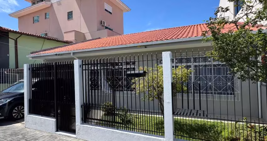 Casa com 3 quartos à venda na Servidão Dona Júlia, Ipiranga, São José