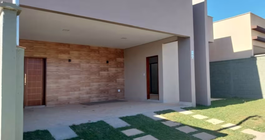 Casa a venda em Condomínio, espaçosa e super moderna no bairro Tiradentes!
