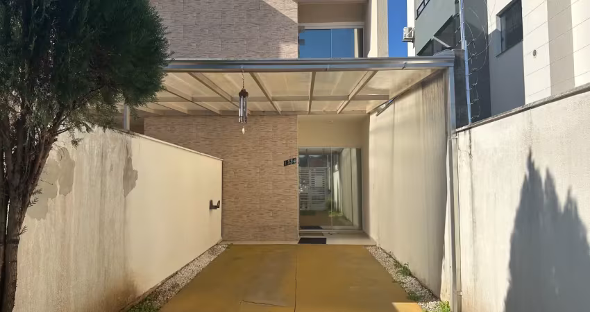 Sobrado geminado com 3 quartos sendo uma suite ,duas vagas a venda no comasa so 385 mil