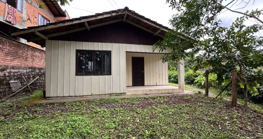 Casa mista com 3 quartos  a venda no gloria ,averbada , terreno com 408m2 proximo a fiat florença  só 430 mil