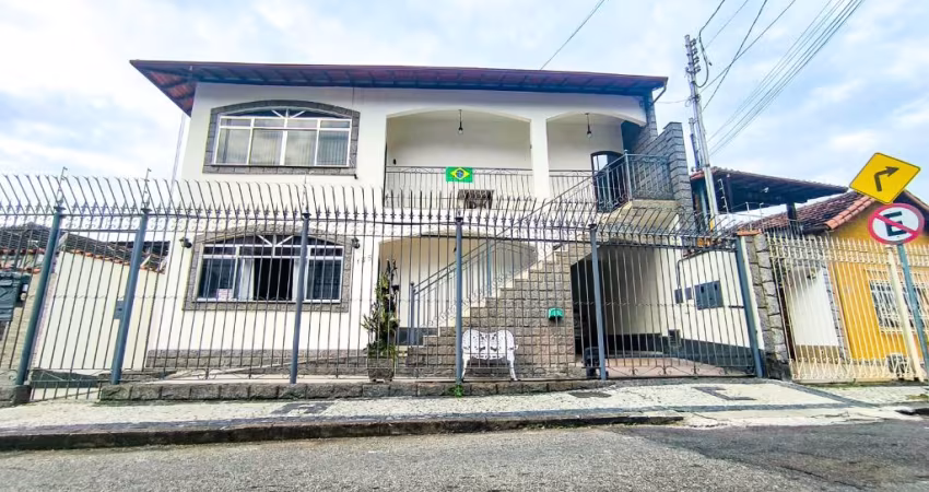 Duas casas à venda  para quem deseja morar perto de seus familiares. Por  R$ 1.800.000,00