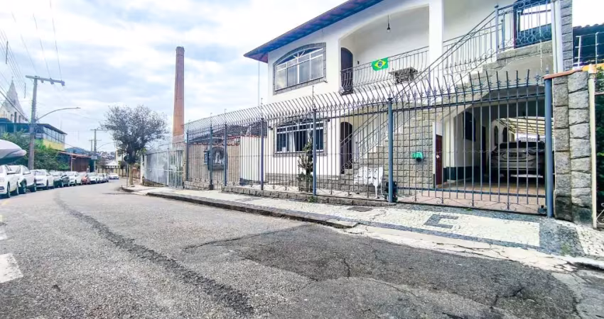 Duas casas à venda  para quem deseja morar perto de seus familiares. por  r$ 1.800.000,00