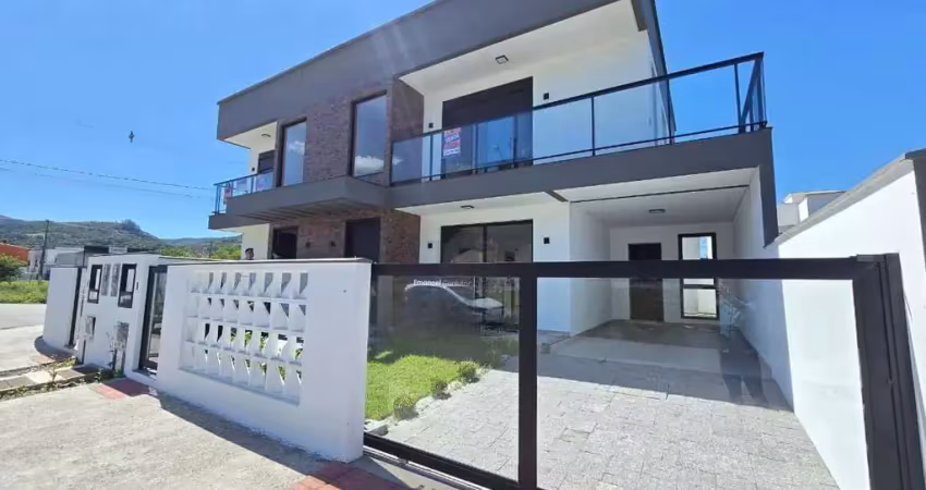 Casa com 3 quartos à venda na Travessa Judith Maria Maciel, 922, Forquilhas, São José
