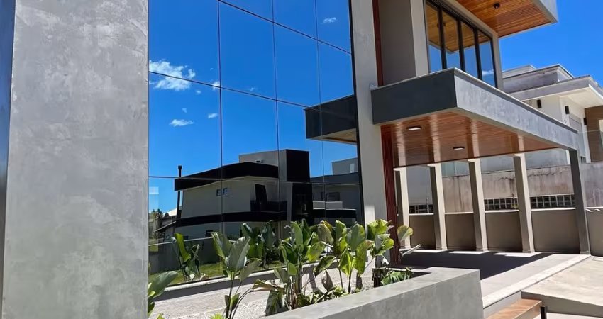 Excelente Casa 250m2  alto padrão 4 Quartos sendo 3 súites
