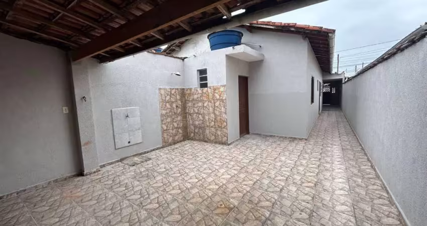 Seu novo lar te espera em praia grande/sp!
 casa espaçosa, bem localizada e com tudo que sua família merece!
