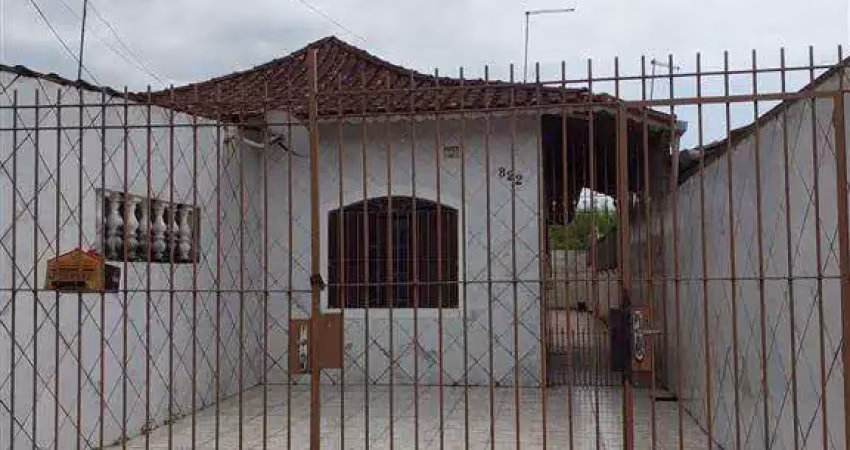 Casa com 2 dormitórios sendo 1 suite no bairro maracanã r$ 2.000,00 com garagem e independente