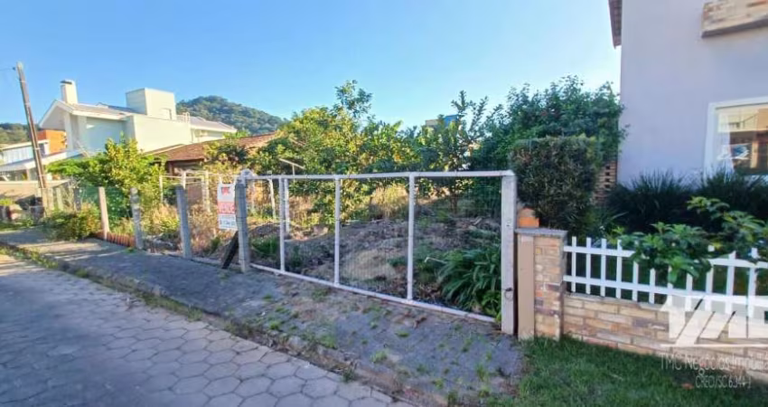 Terreno em Itaguaçu - 220 metros da praia