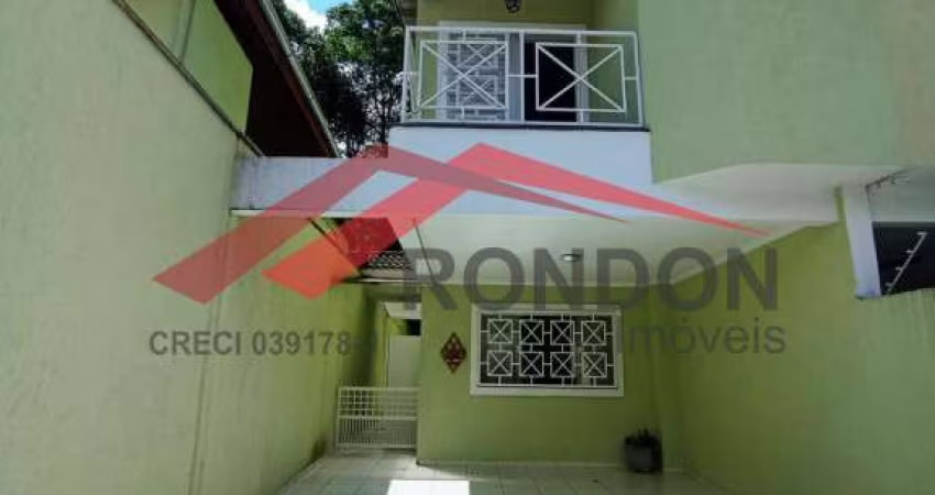 Sobrado à venda no Jardim Leda com 3 dormitórios sendo 1 suíte e sacada. 4 vagas de garagem.
