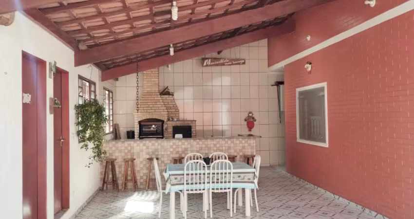 1 único imóvel com 2 casas independentes. uma chácara no meio da cidade.