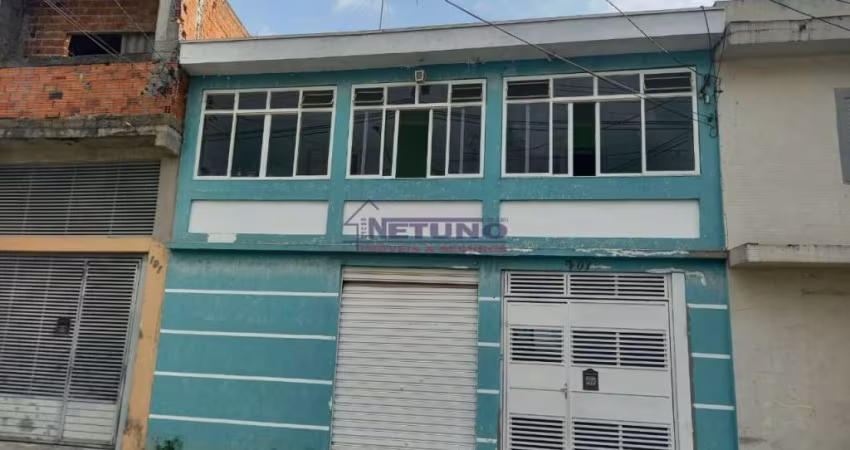 Sobrado espaçoso na Vila Medeiros, com 03 dorms, 02 salas, 03 wcs, 03 vagas, salão, em ótimo local.