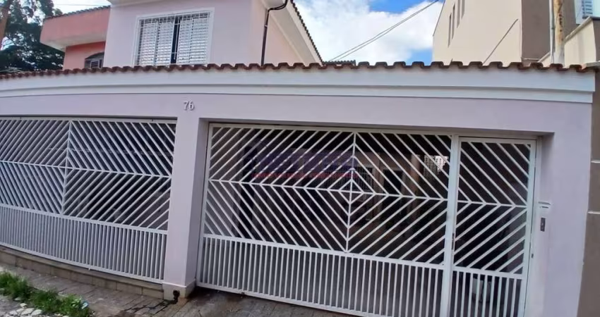 Sobrado na Vila Medeiros com 02 dorms, sala de estar, cozinha, 02 wcs, 03 vagas,  ótima localização.