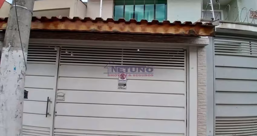 Sobrado seminovo na vila nivi com 03 dorms, 01 suite, sala, cozinha, wc, corredor lateral, 02 vagas.