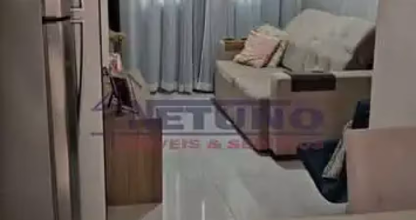 Condomínio seminovo na vila nivi com 02 dorms, sala de estar, cozinha, lavanderia, banheiro, 01 vaga