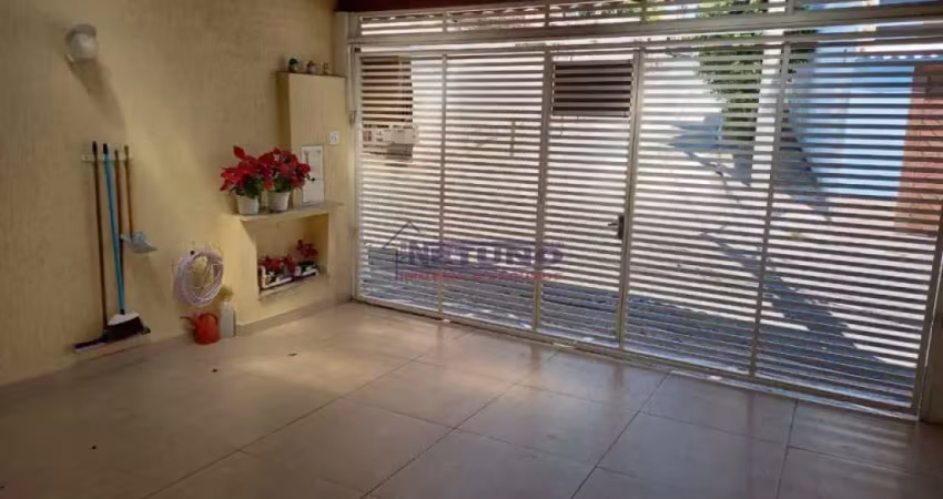 Casa assobradada na vila medeiros com 02 dorms, sala, 02 vagas, acabamento de 1ª, ótima localização.