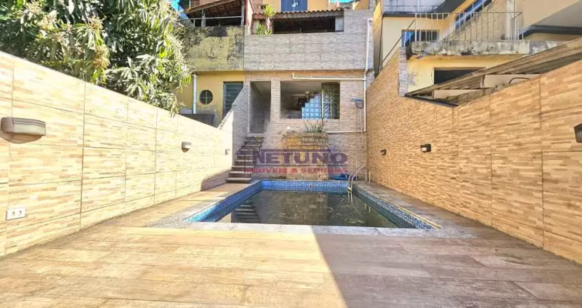 Sobrado com piscina, ofurô e muito espaço para você