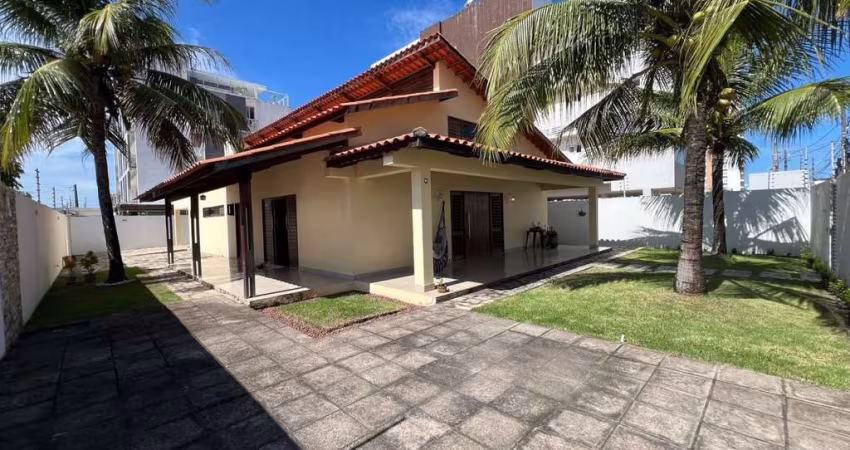 Casa com 262 m² e 4 quartos em Intermares