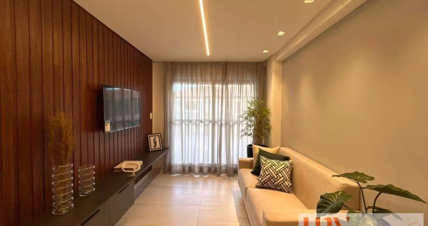 Apartamento com 2 quartos e área externa em prédio seminovo próximo da praia no Cabo Branco