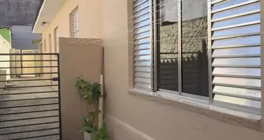 Casa para locação no bairro Santa Teresinha com 1 Quarto e banheiro por R$1.700,00 (Mês)