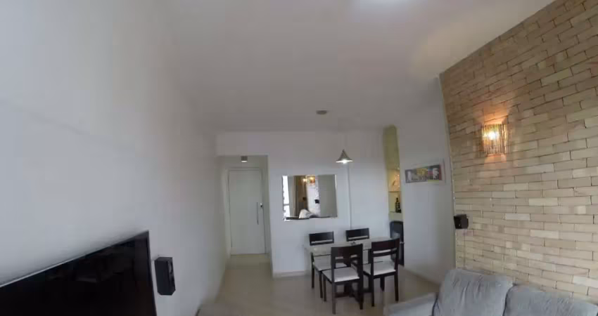 Imóvel aconchegante à venda com 2 quartos, sendo 1 suíte, e 2 banheiros no total.