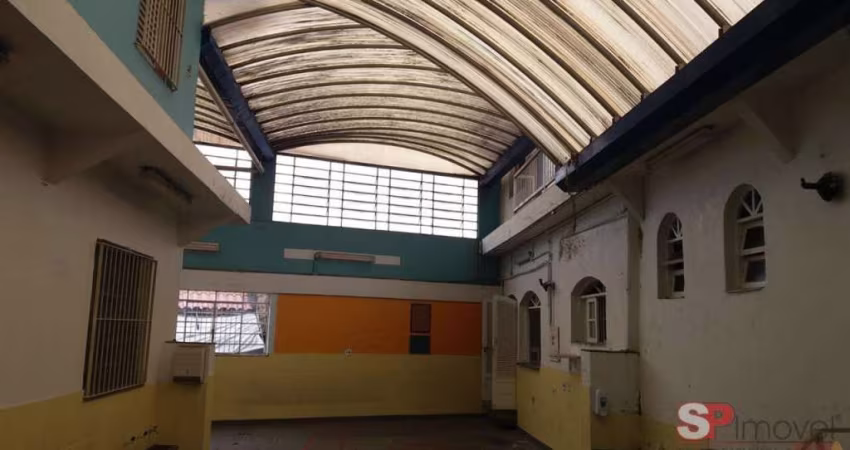 Prédio comercial  para alugar com 4 pavimentos, amplas salas e elevador.