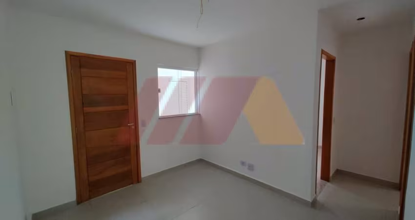 Apartamento de 2 dormitórios, sala ,cozinha, banheiro e lavanderia com armários.