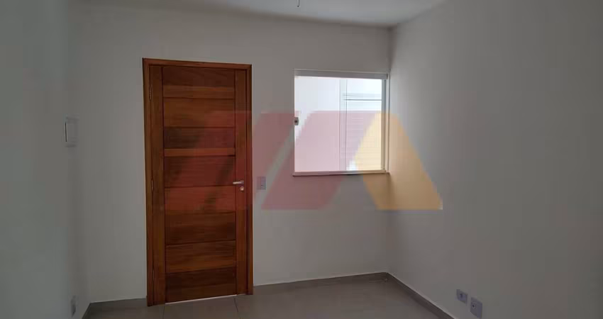 Apartamento de 2 dormitórios, sala ,cozinha, banheiro e lavanderia com armários.