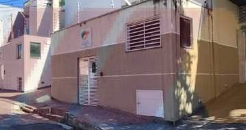 Sobrado em condomínio fechado com 3 dormitórios, sendo 1 suíte e 2 vagas, na Vila Mazzei.
