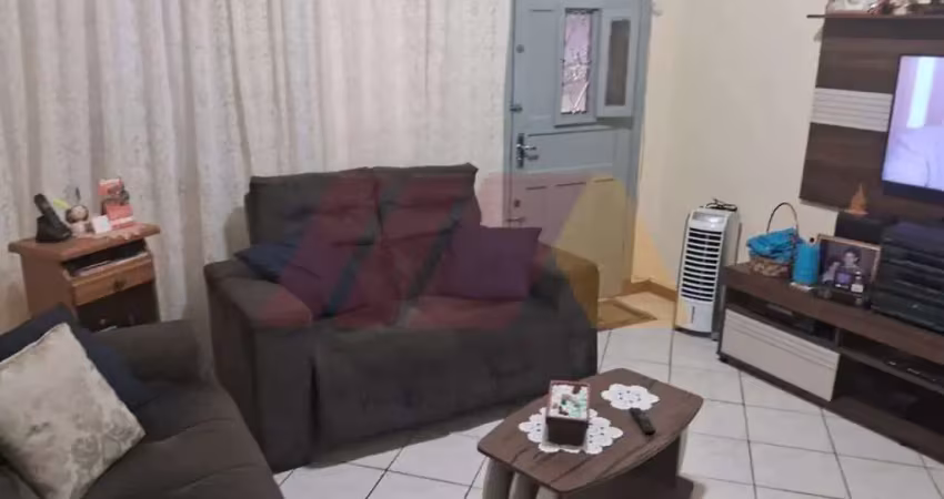 Casa a venda de 2 dormitórios, quintal e 90m² reformada no jardim japão