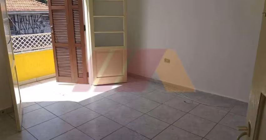 Casa para locação de 3 dormitórios, cozinha e quintal, próxima ao metro parada inglesa